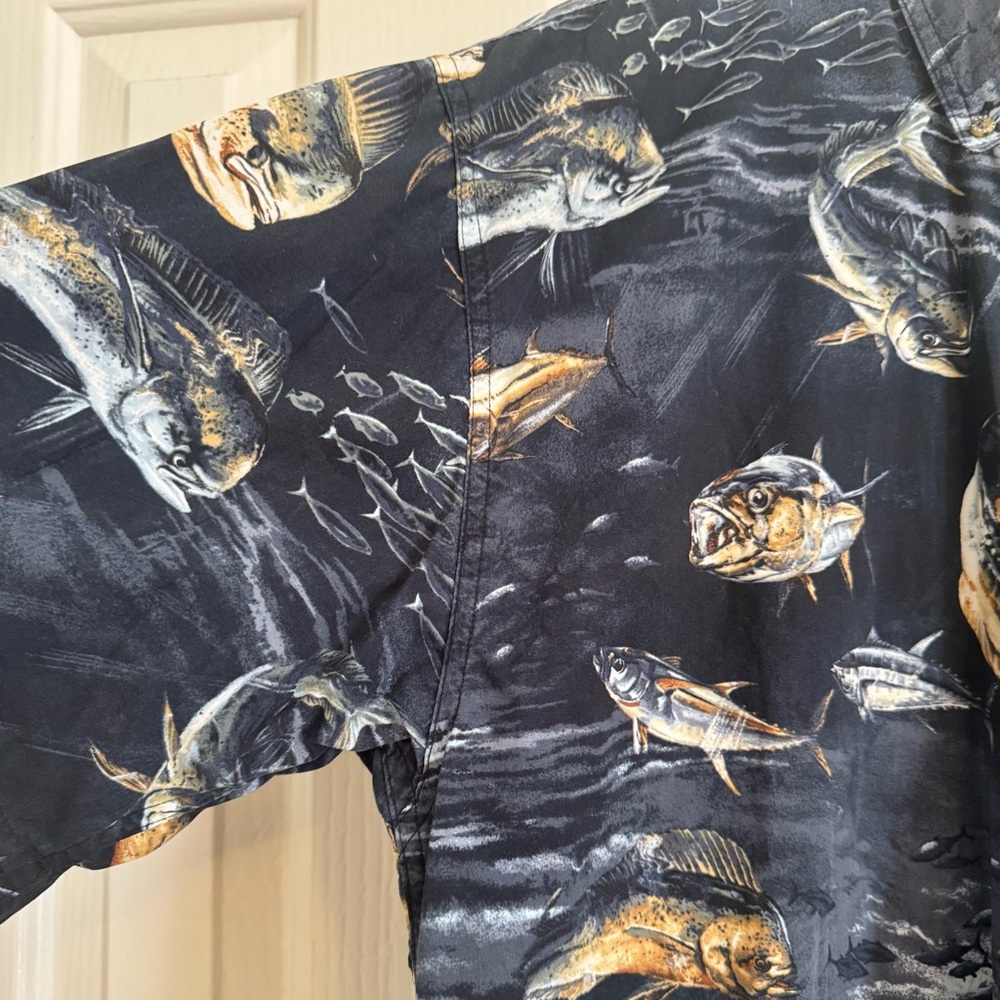 Reel Legends Men's Navy Salt Water Fish Short Sleeve Shirt Size: Large - Picture 3 of 6
